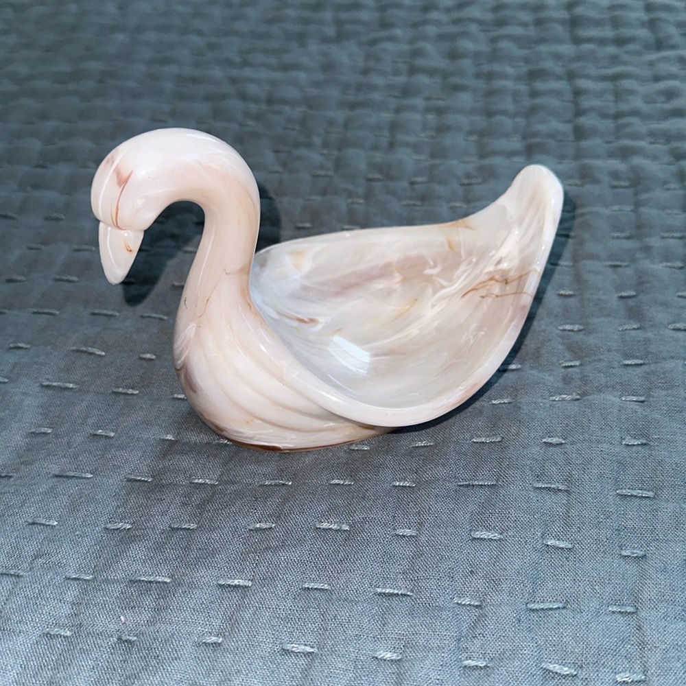 Swan plastic marble print style dish